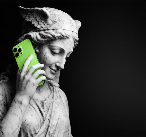 Une statue ailée au téléphone vert, l'image d'Angelus